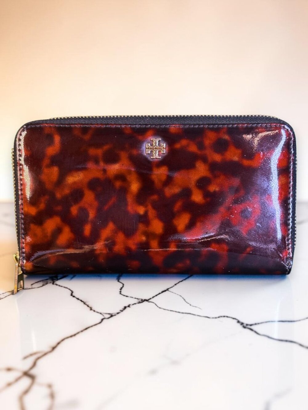 Tory Burch Robinson Tortoise-Shell Print Patent Leather Zip Around Wallet